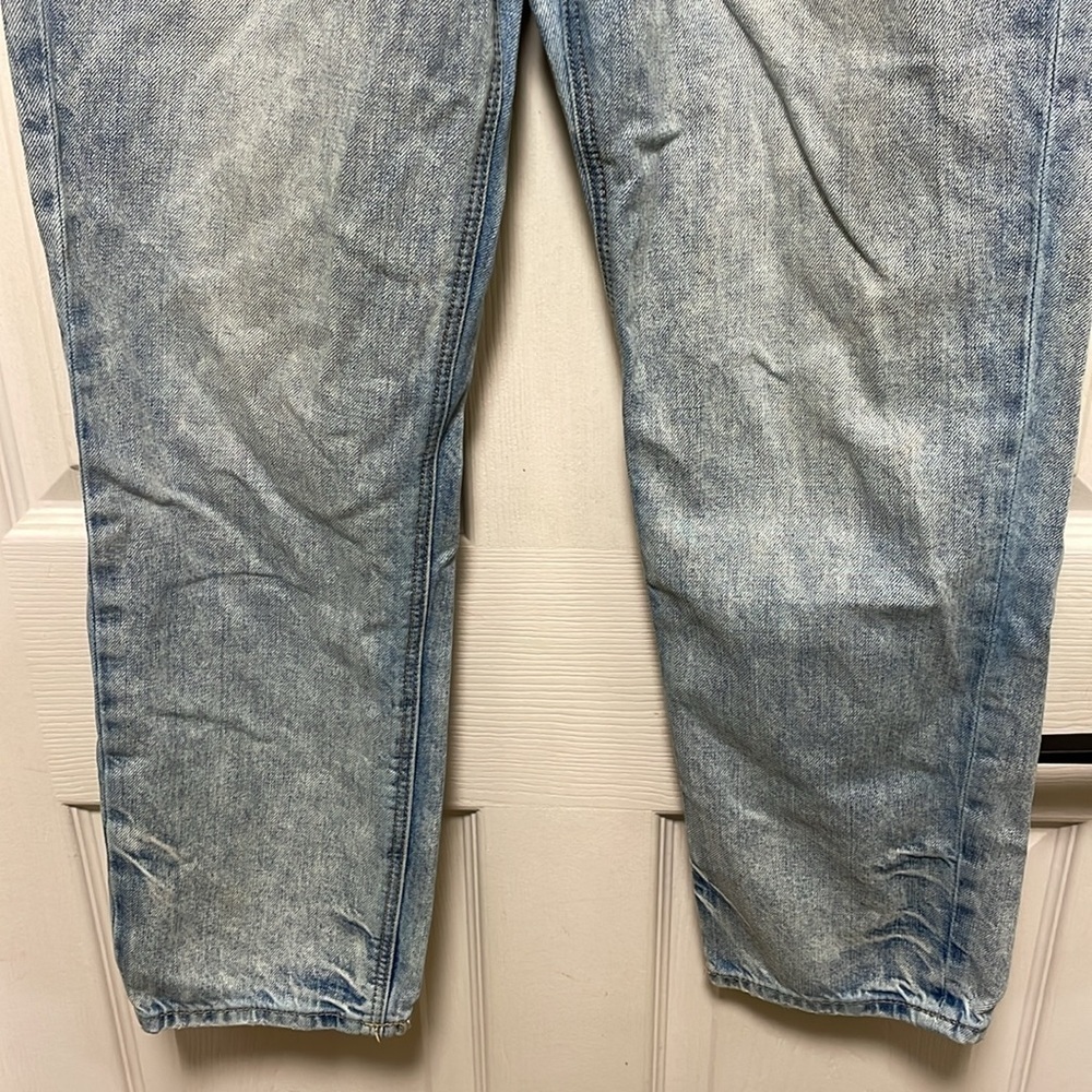 American Eagle | 90’s Boyfriend | High-Waisted | Worn Wash | Denim Jean | Size 2 - Picture 3 of 16